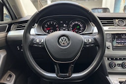 valkoinen Volkswagen Passat 2017 kuva 20.