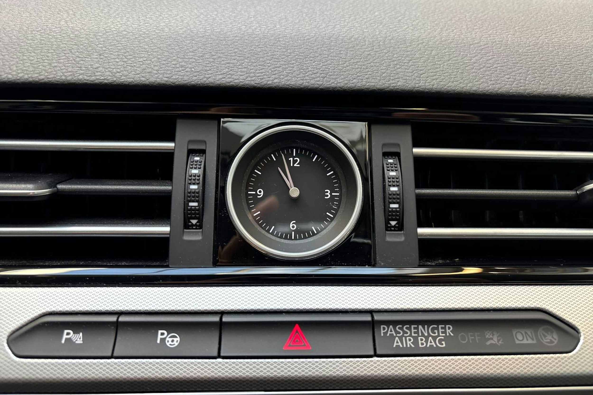 valkoinen Volkswagen Passat 2017 kuva 22.