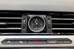 valkoinen Volkswagen Passat 2017 kuva 22.