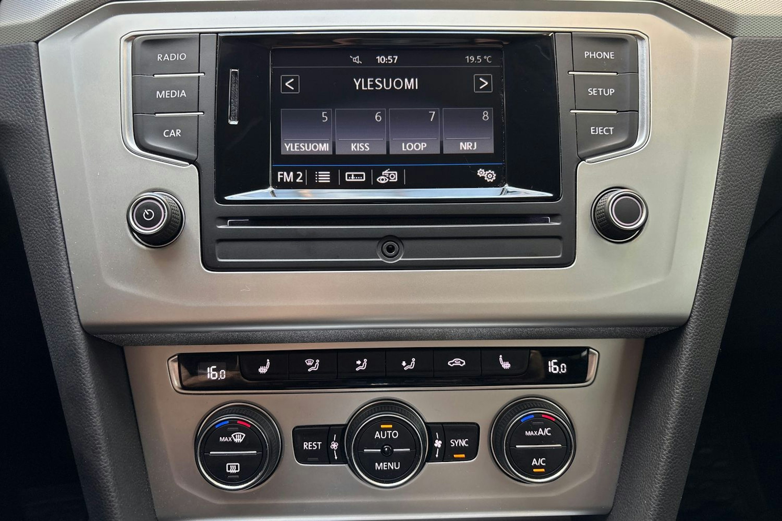 valkoinen Volkswagen Passat 2017 kuva 23.