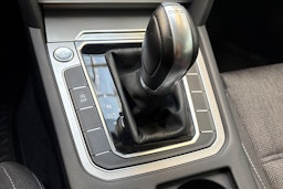 valkoinen Volkswagen Passat 2017 kuva 26.