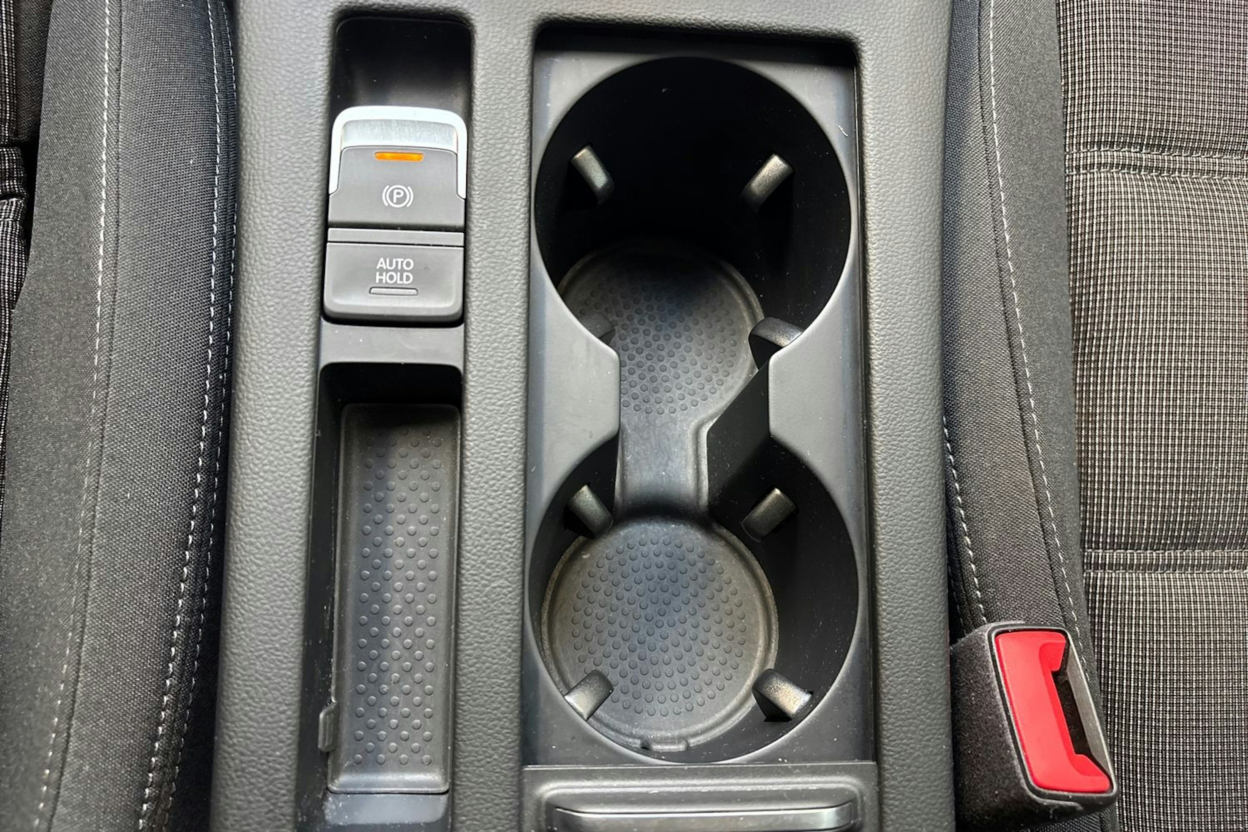 valkoinen Volkswagen Passat 2017 kuva 27.