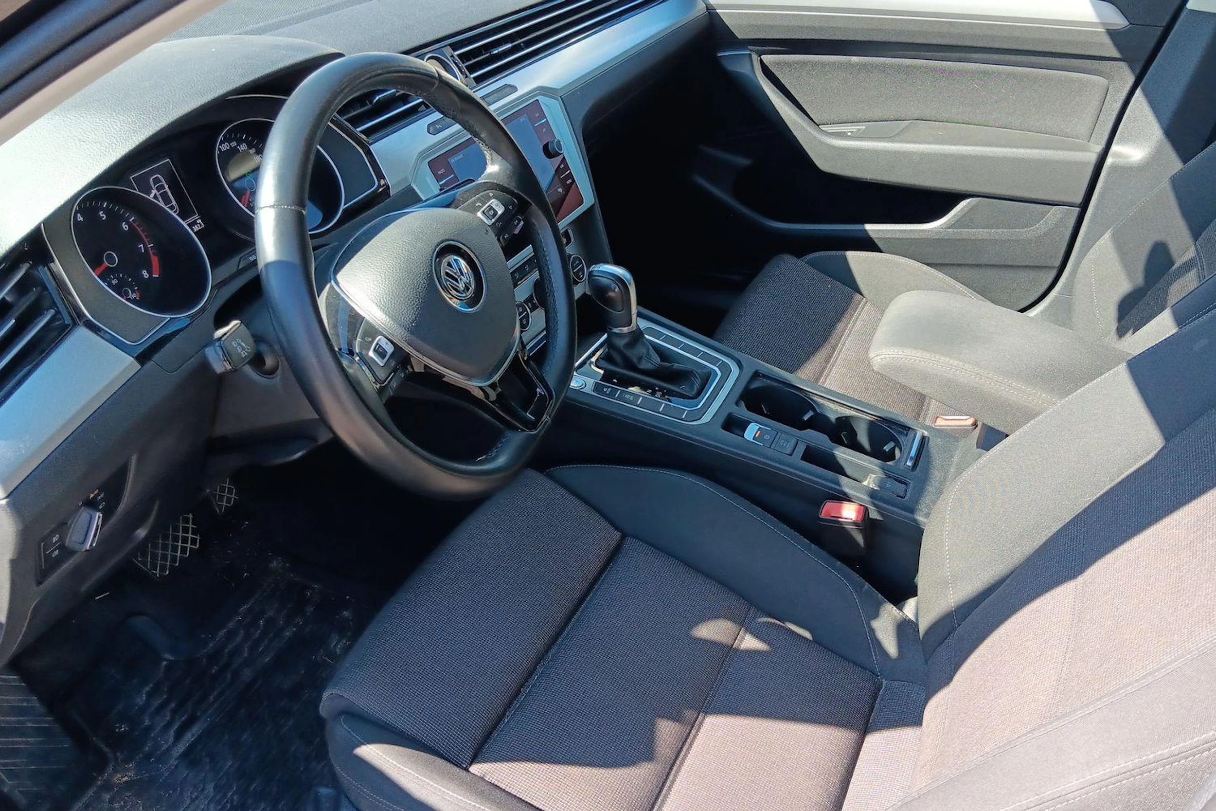 musta Volkswagen Passat 2017 kuva 3.