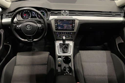 musta Volkswagen Passat 2018 kuva 7.
