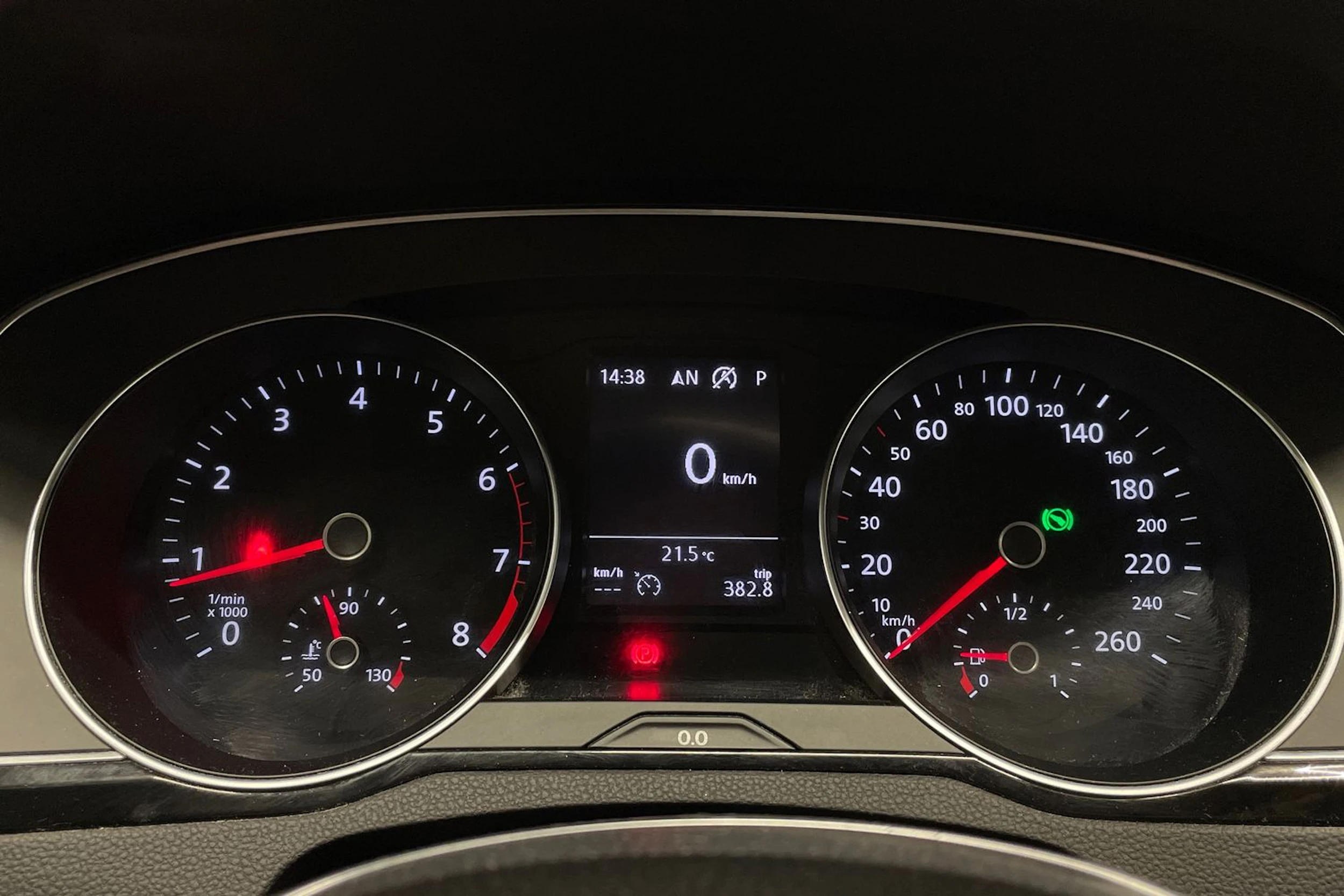 musta Volkswagen Passat 2018 kuva 13.