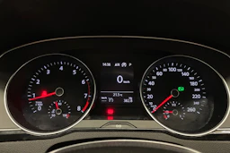 musta Volkswagen Passat 2018 kuva 13.