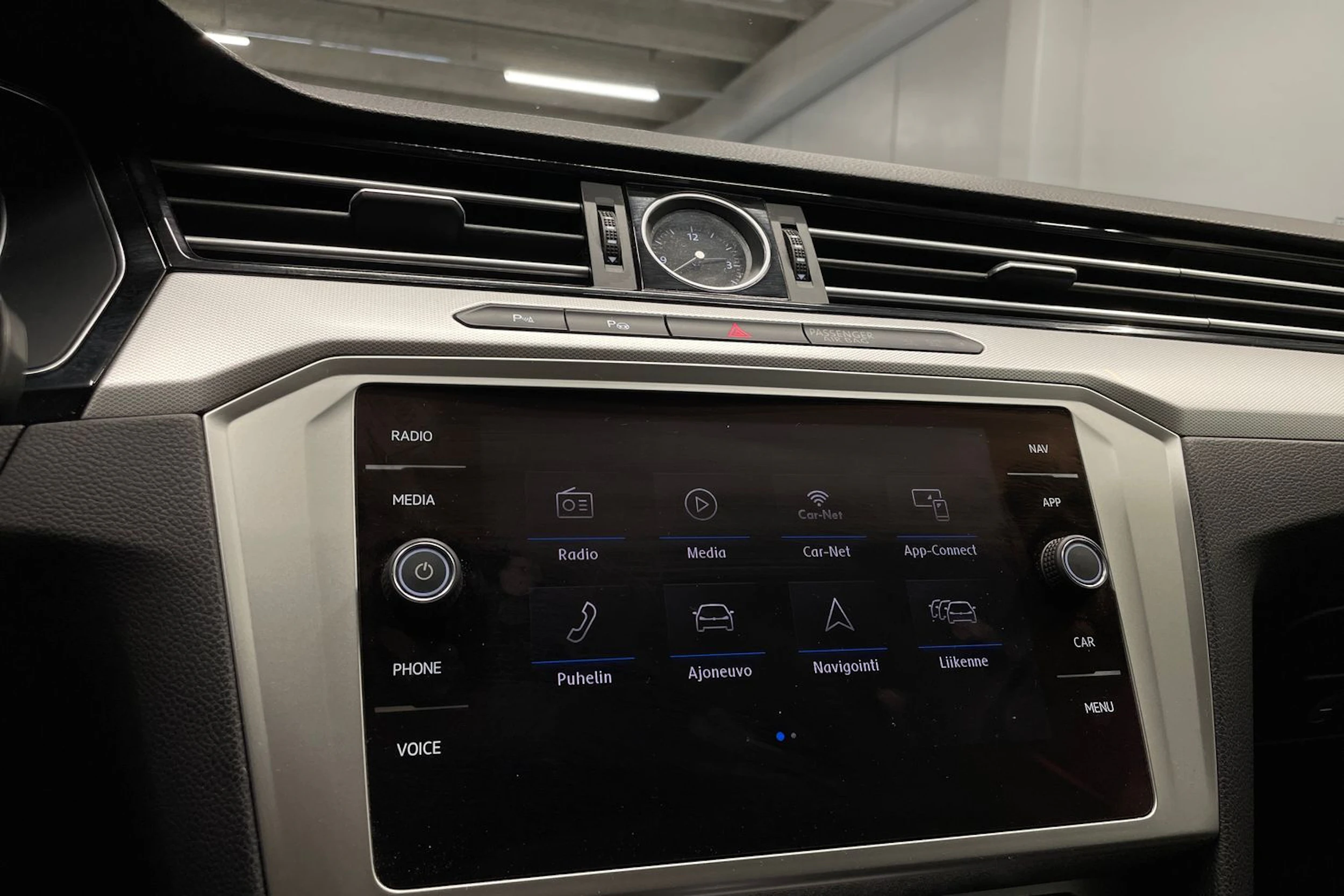 musta Volkswagen Passat 2018 kuva 14.