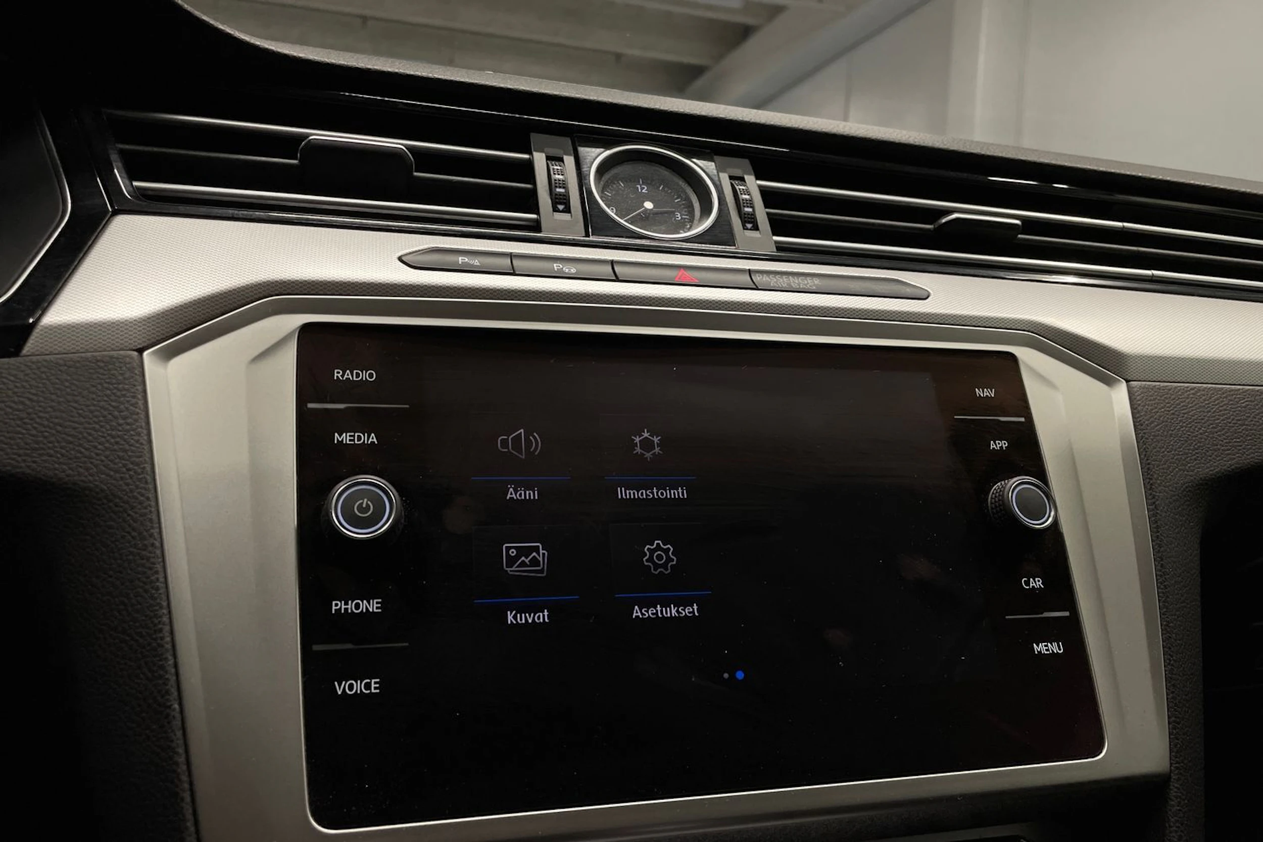 musta Volkswagen Passat 2018 kuva 15.