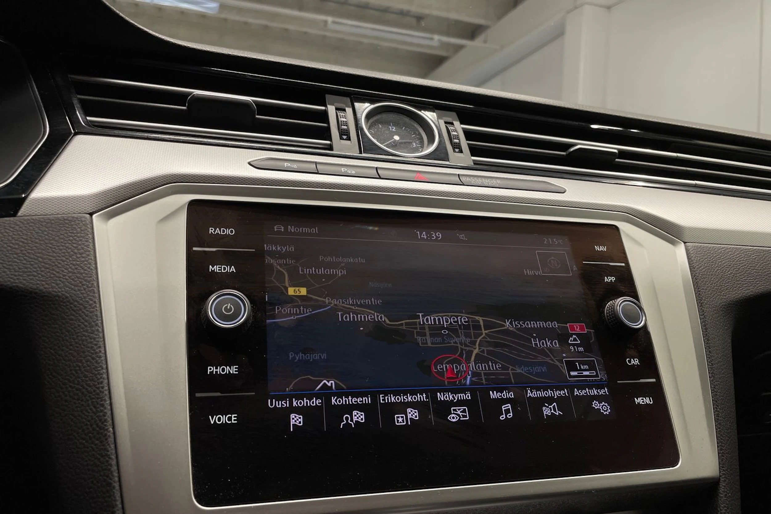 musta Volkswagen Passat 2018 kuva 16.