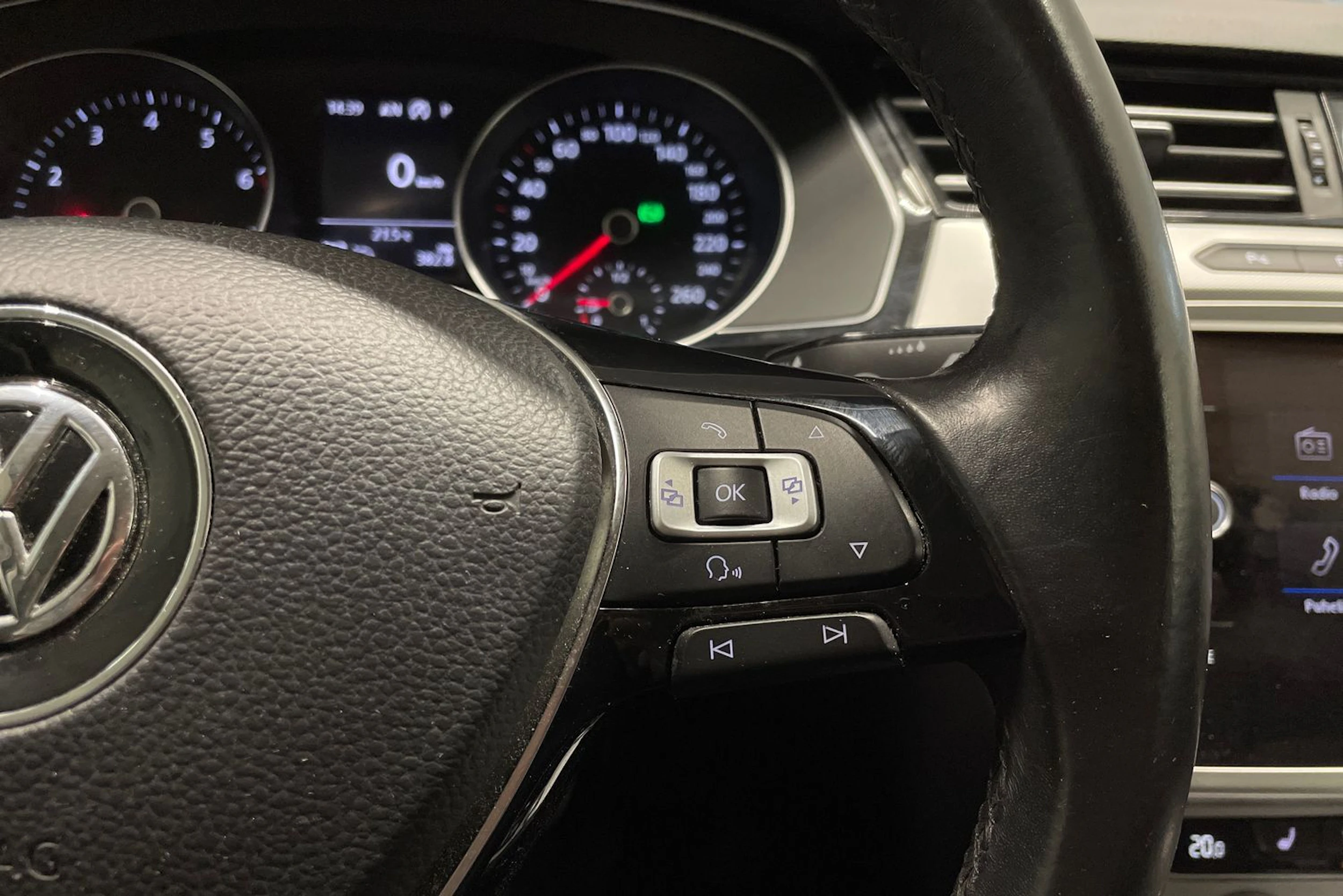 musta Volkswagen Passat 2018 kuva 21.