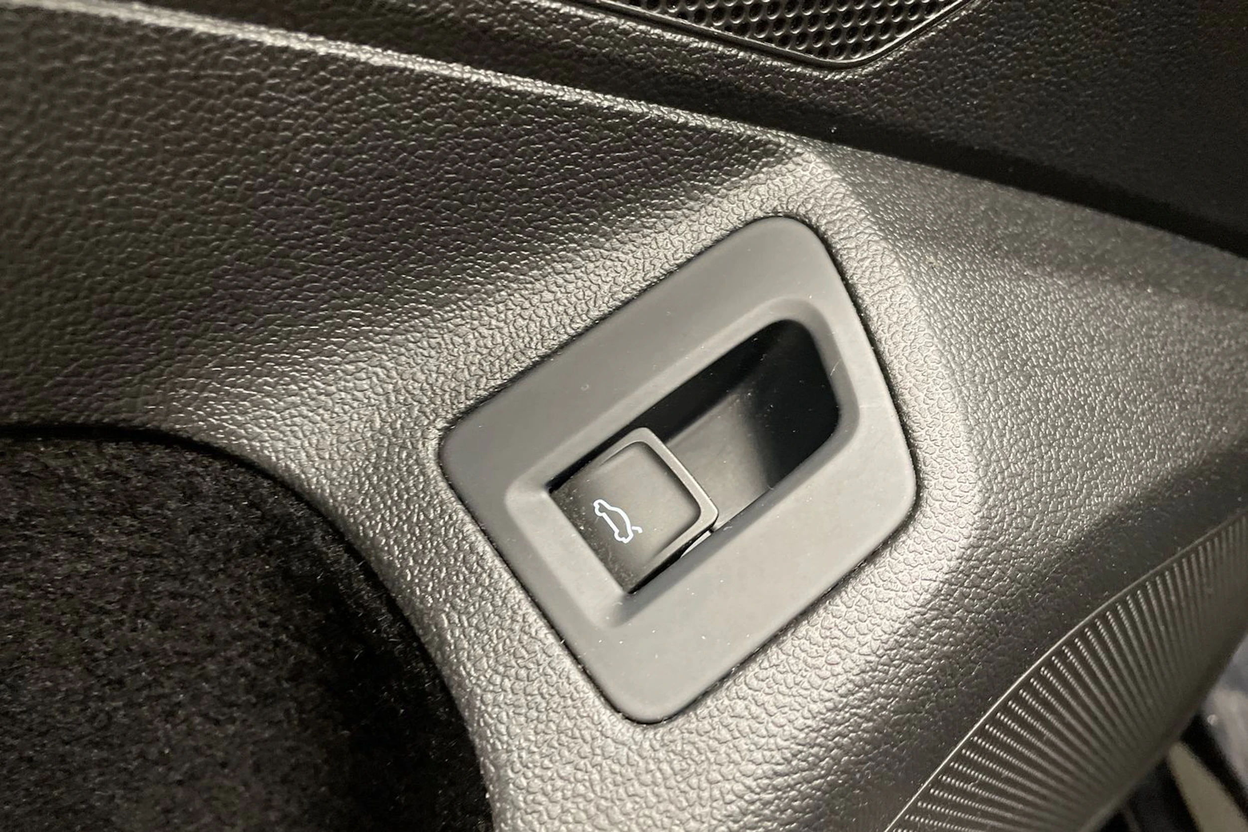 musta Volkswagen Passat 2018 kuva 22.