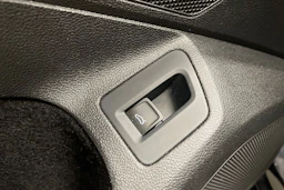 musta Volkswagen Passat 2018 kuva 22.