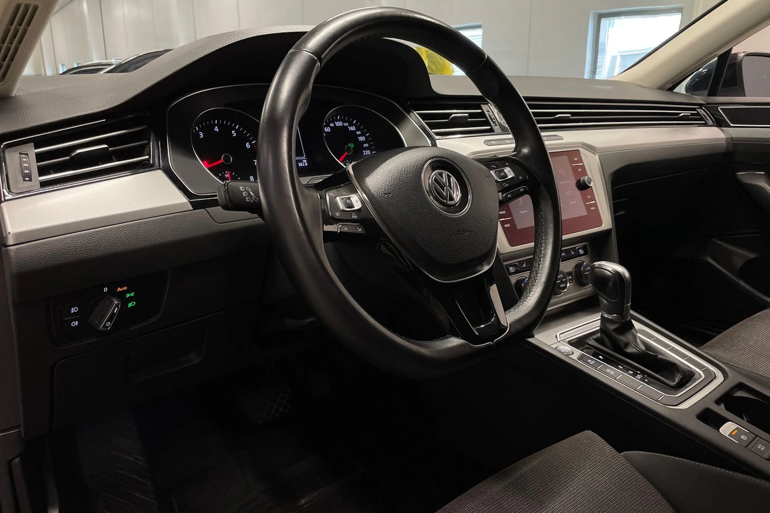 musta Volkswagen Passat 2018 kuva 24.