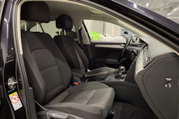 musta Volkswagen Passat 2018 kuva 25.