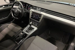 musta Volkswagen Passat 2018 kuva 26.