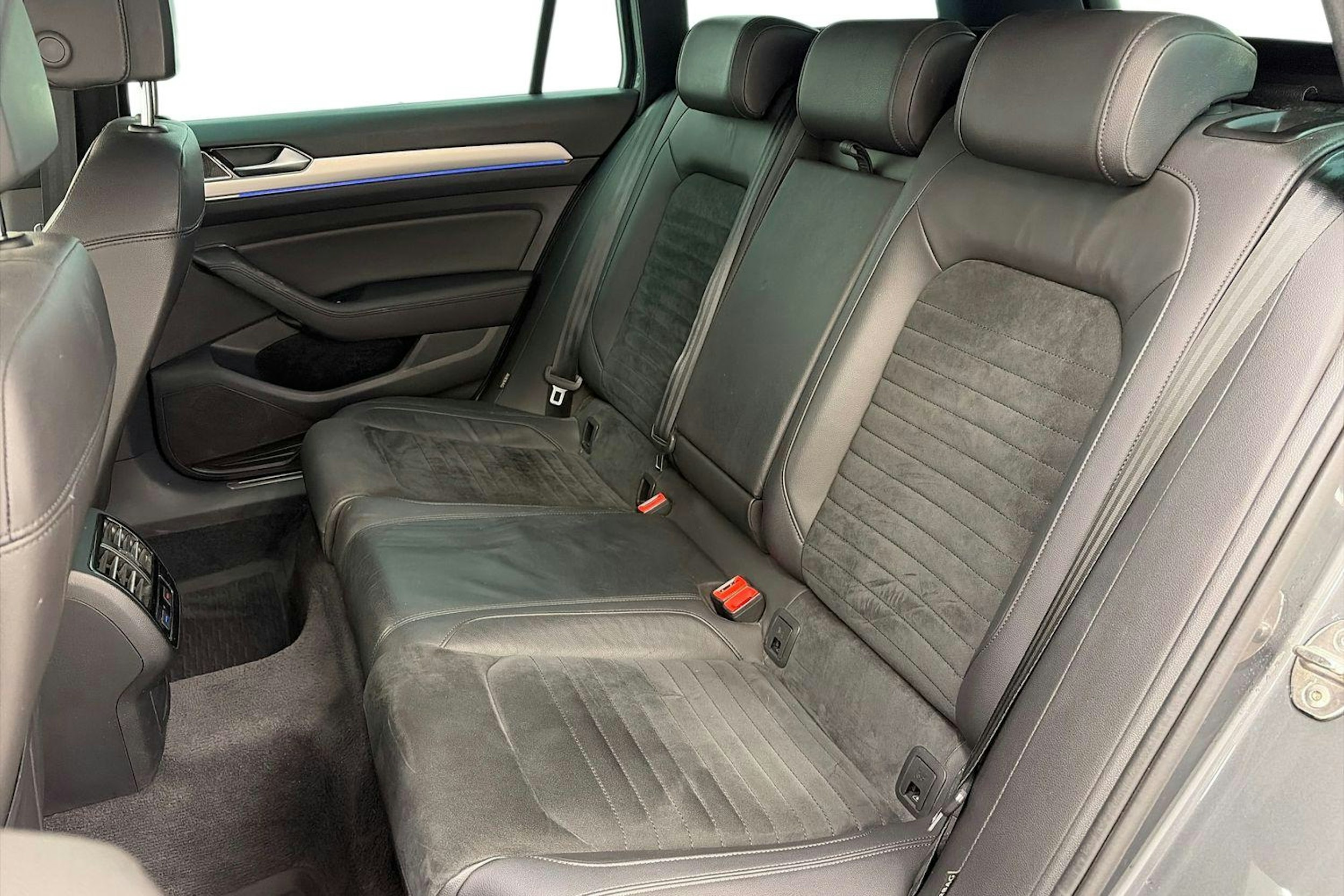 harmaa Volkswagen Passat 2017 kuva 10.