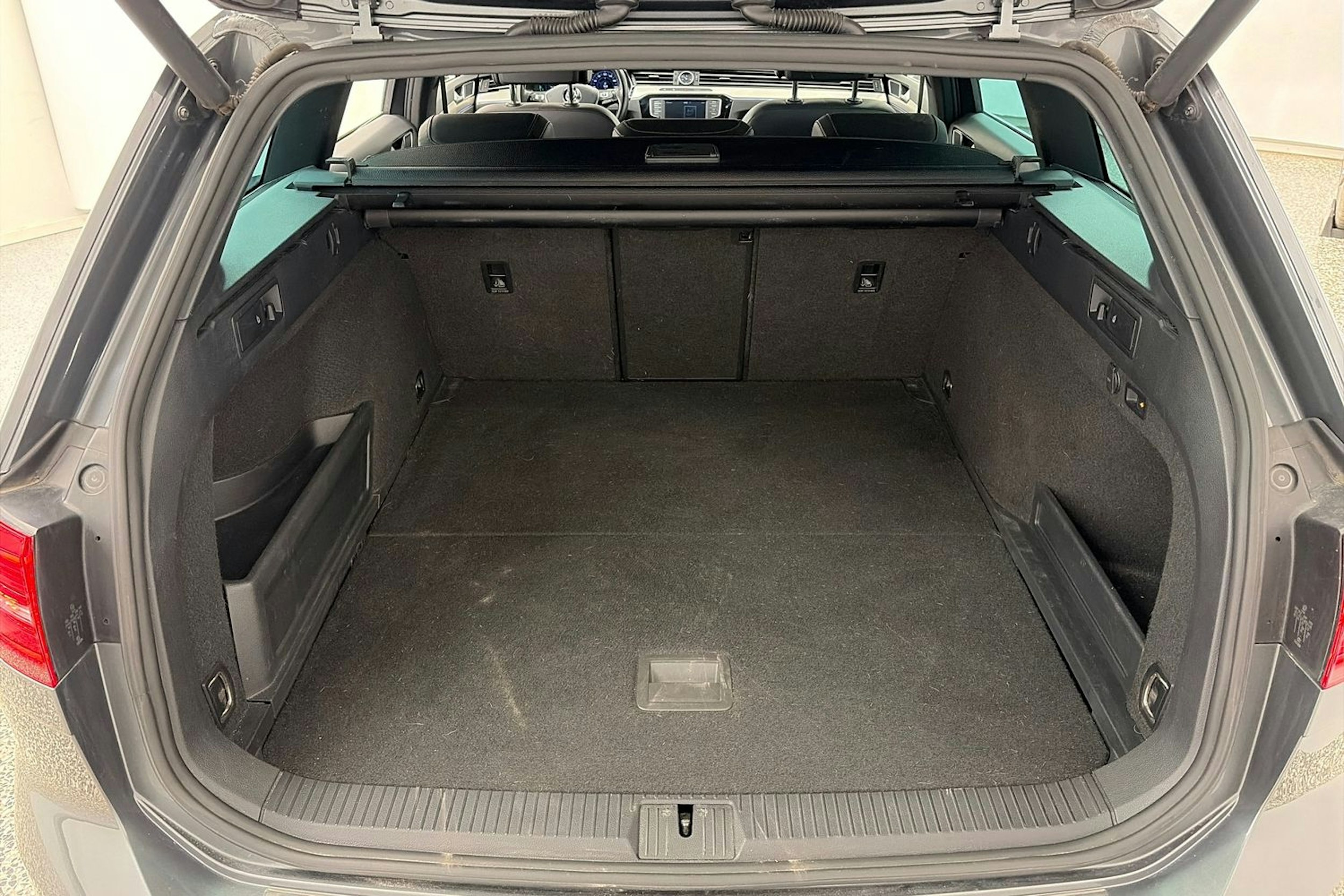 harmaa Volkswagen Passat 2017 kuva 14.