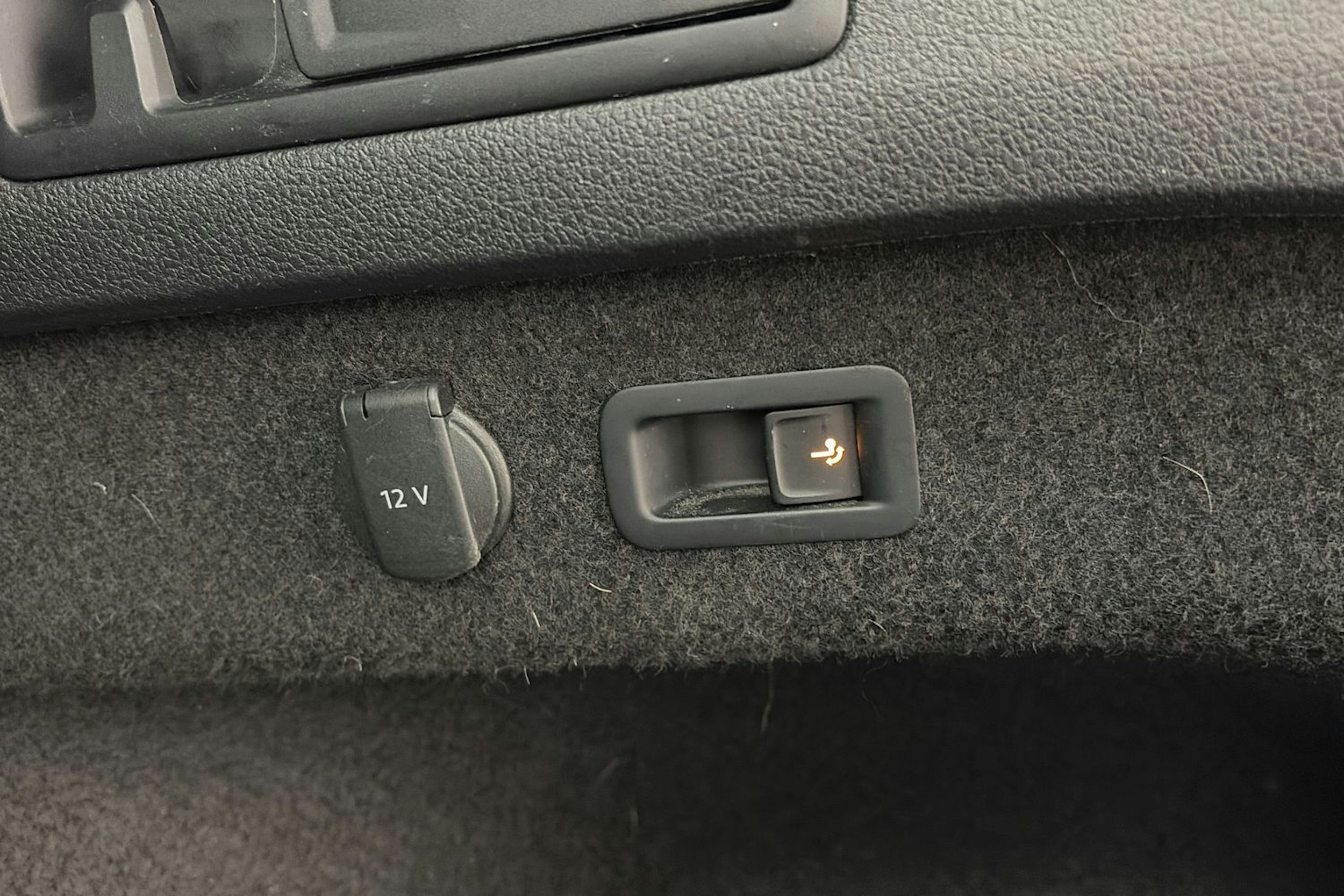 harmaa Volkswagen Passat 2017 kuva 16.