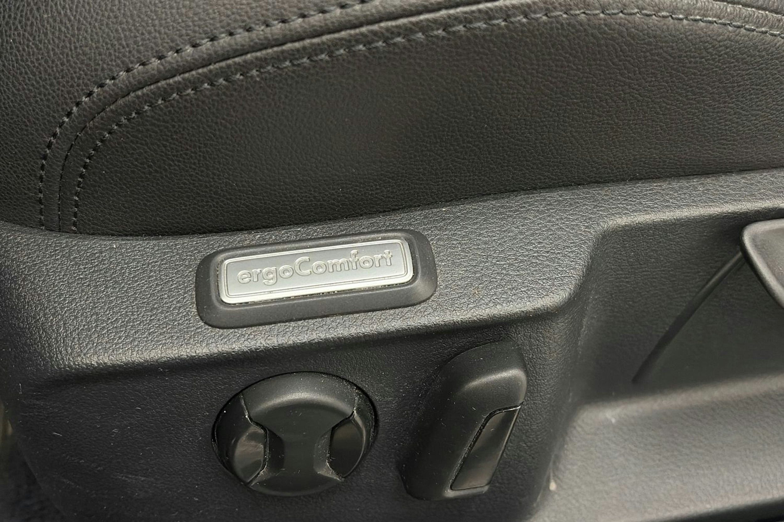 harmaa Volkswagen Passat 2017 kuva 18.