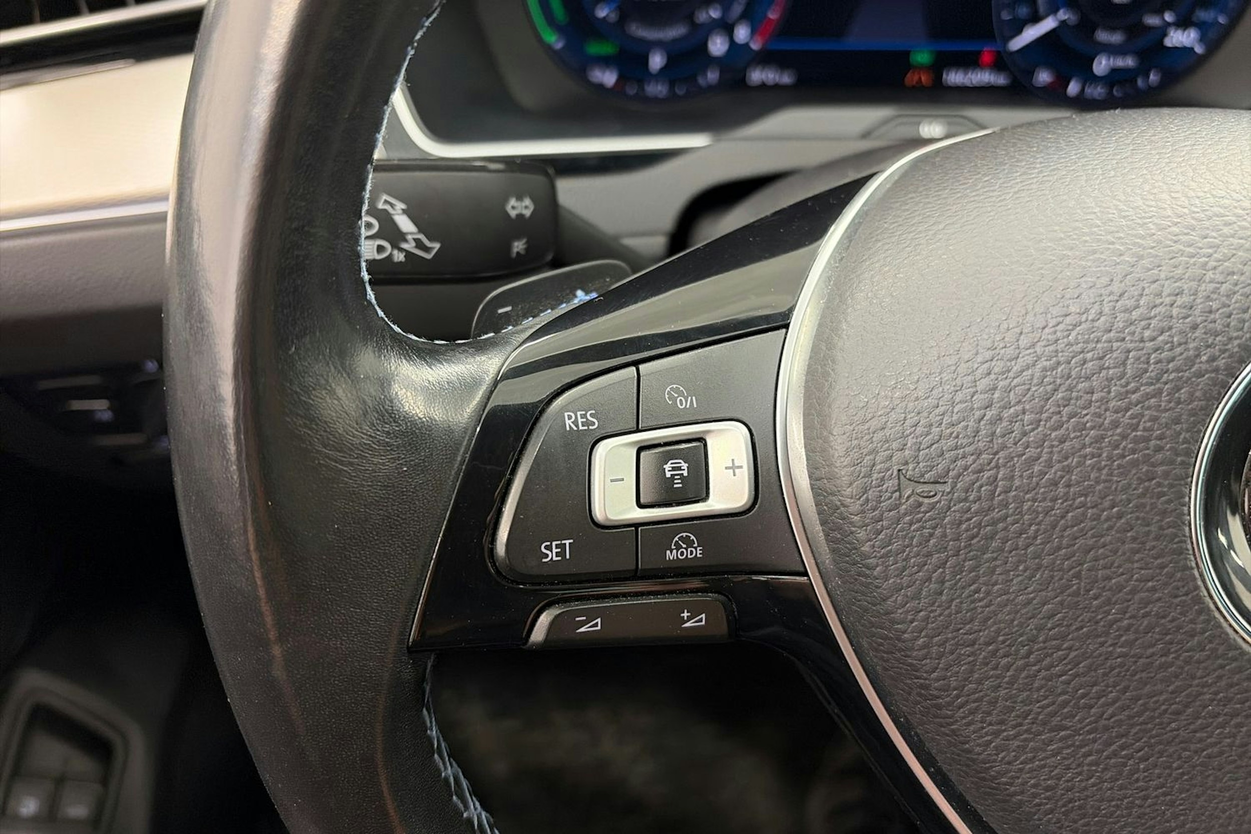 harmaa Volkswagen Passat 2017 kuva 20.