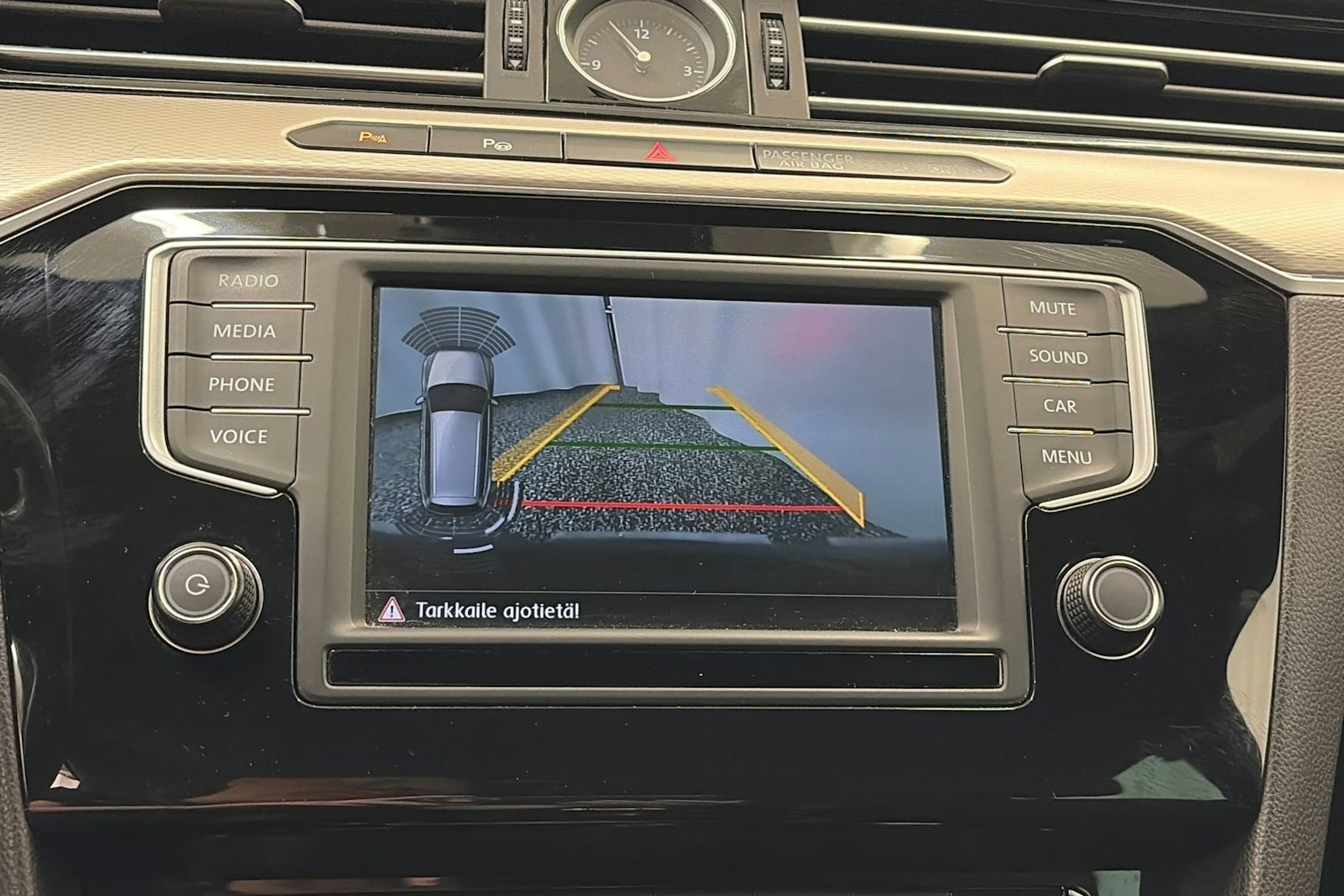 harmaa Volkswagen Passat 2017 kuva 22.