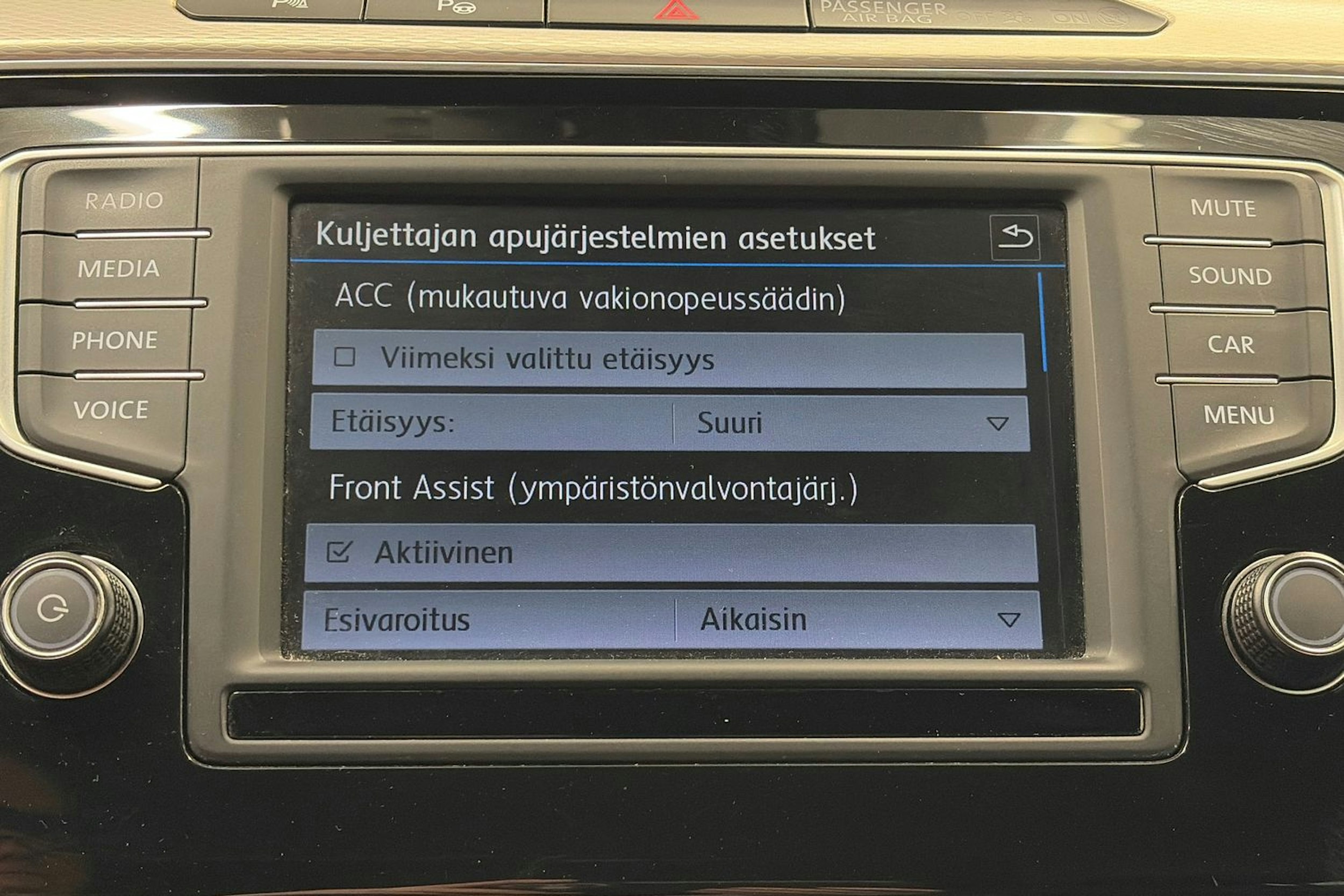 harmaa Volkswagen Passat 2017 kuva 24.