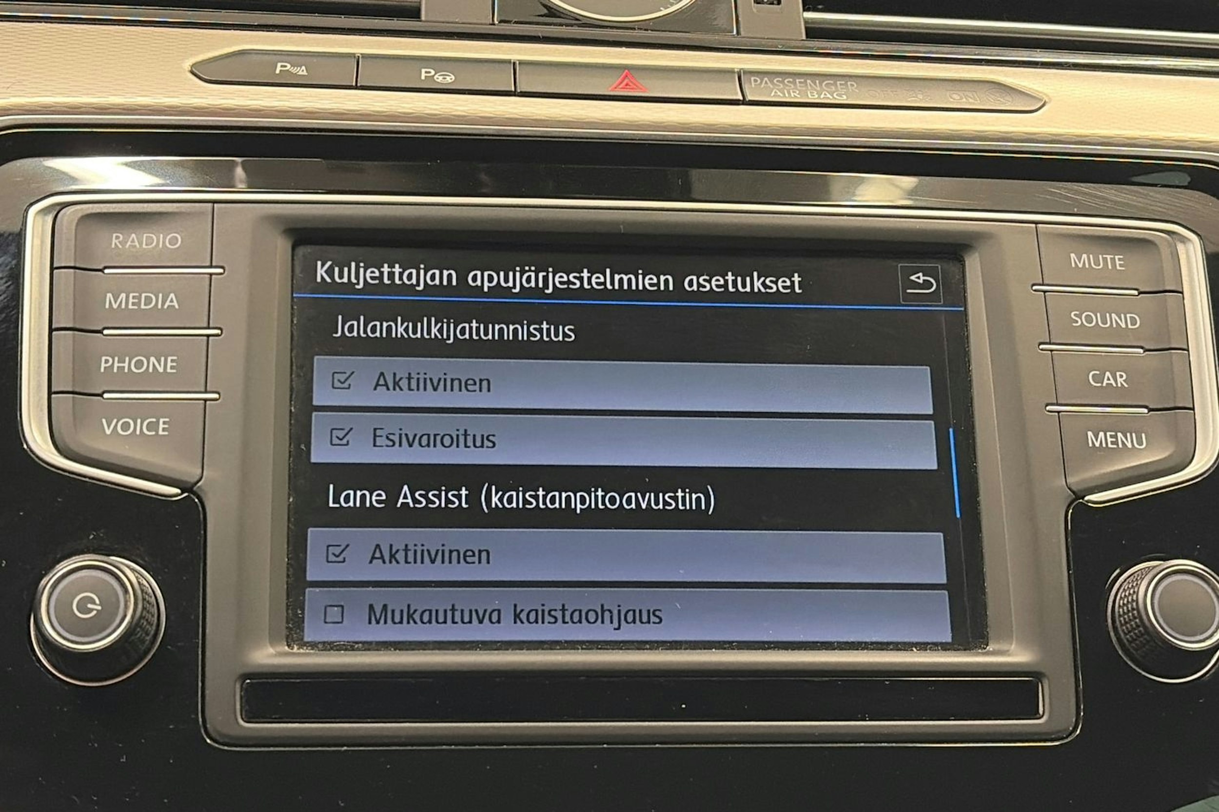 harmaa Volkswagen Passat 2017 kuva 25.