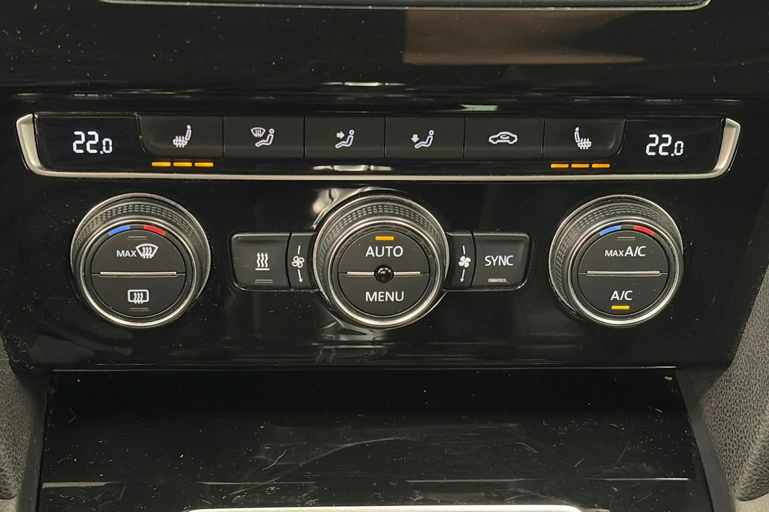 harmaa Volkswagen Passat 2017 kuva 27.