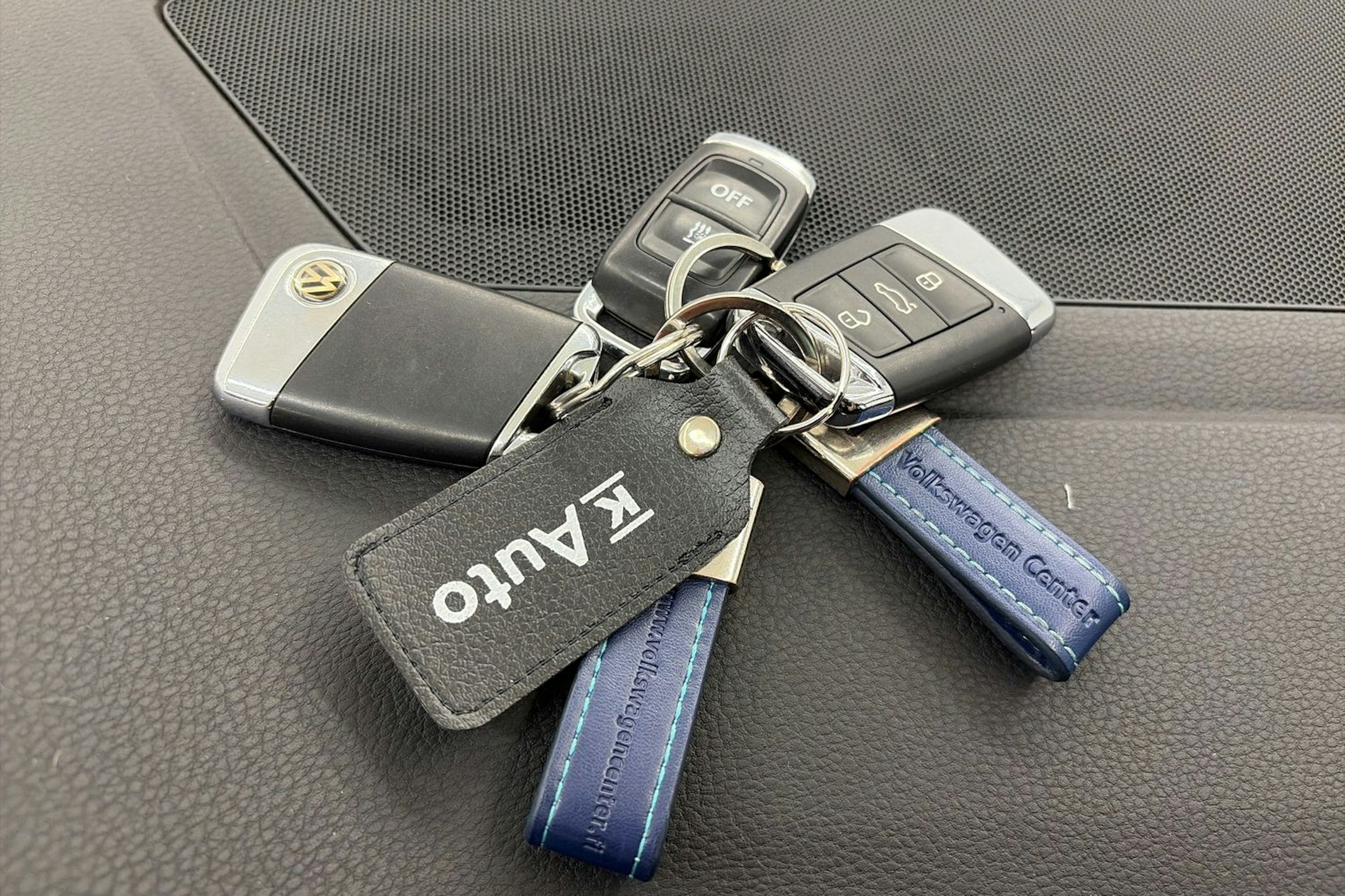 harmaa Volkswagen Passat 2017 kuva 29.