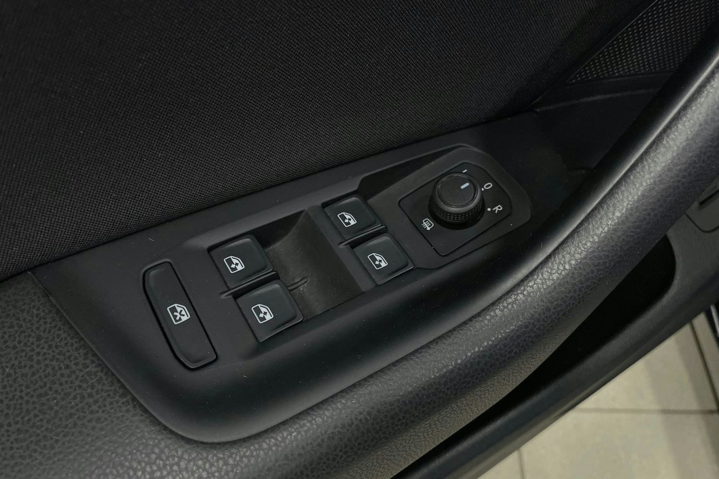 Musta Volkswagen PASSAT 2017 kuva 11.