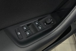 Musta Volkswagen PASSAT 2017 kuva 11.