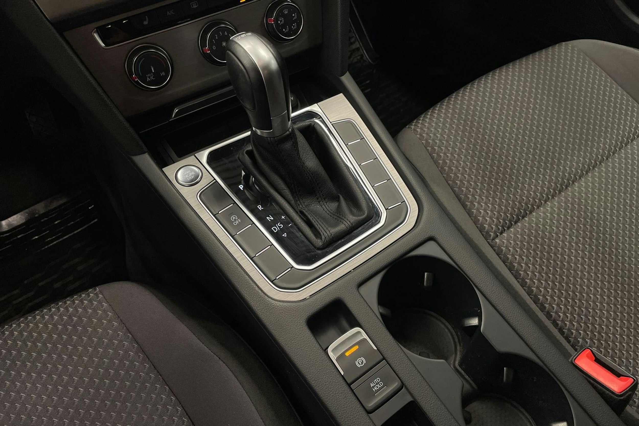 Musta Volkswagen PASSAT 2017 kuva 13.