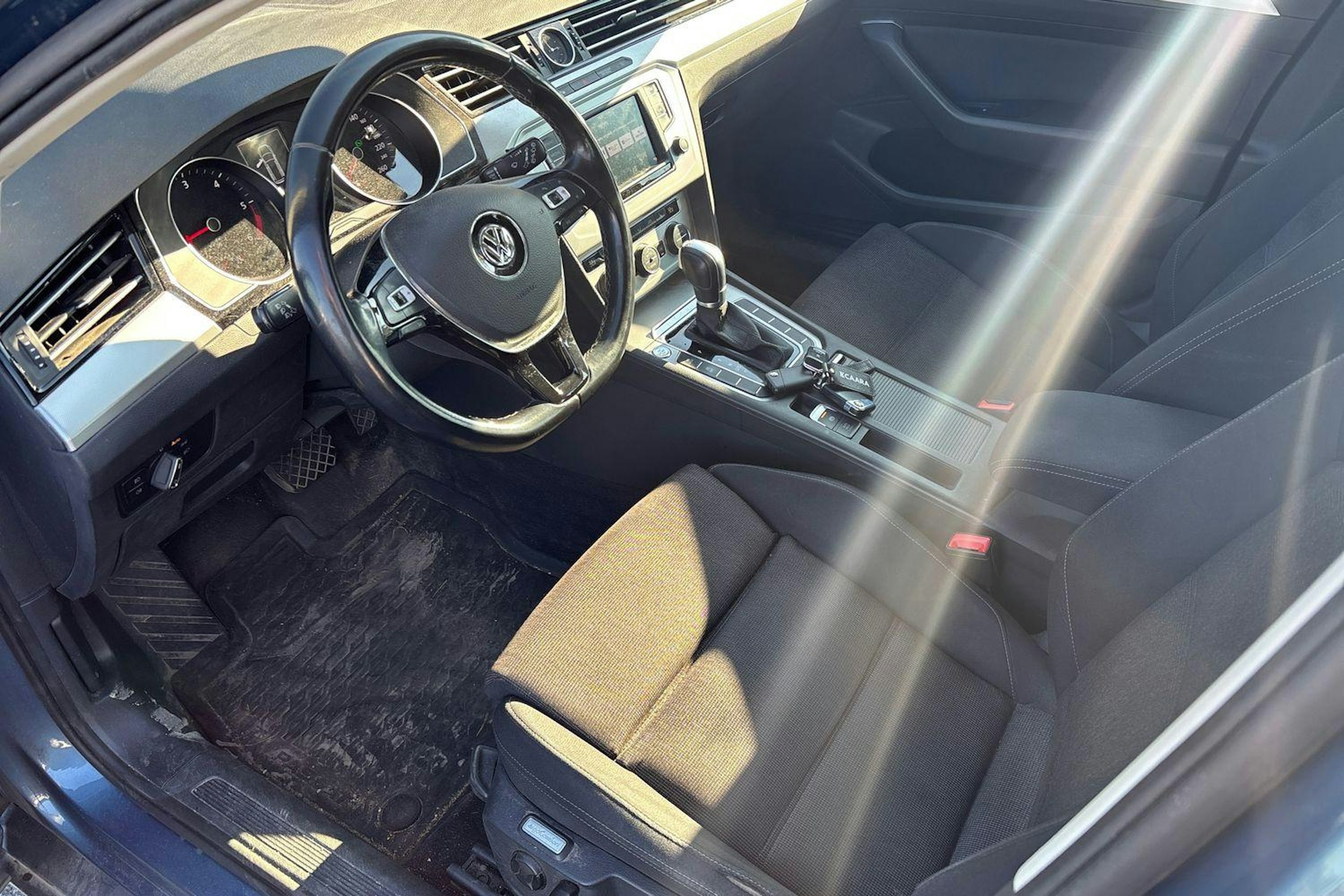 sininen Volkswagen Passat 2017 kuva 3.