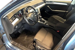 sininen Volkswagen Passat 2017 kuva 7.