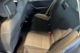 sininen Volkswagen Passat 2017 kuva 10.