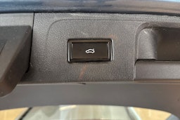 sininen Volkswagen Passat 2017 kuva 16.