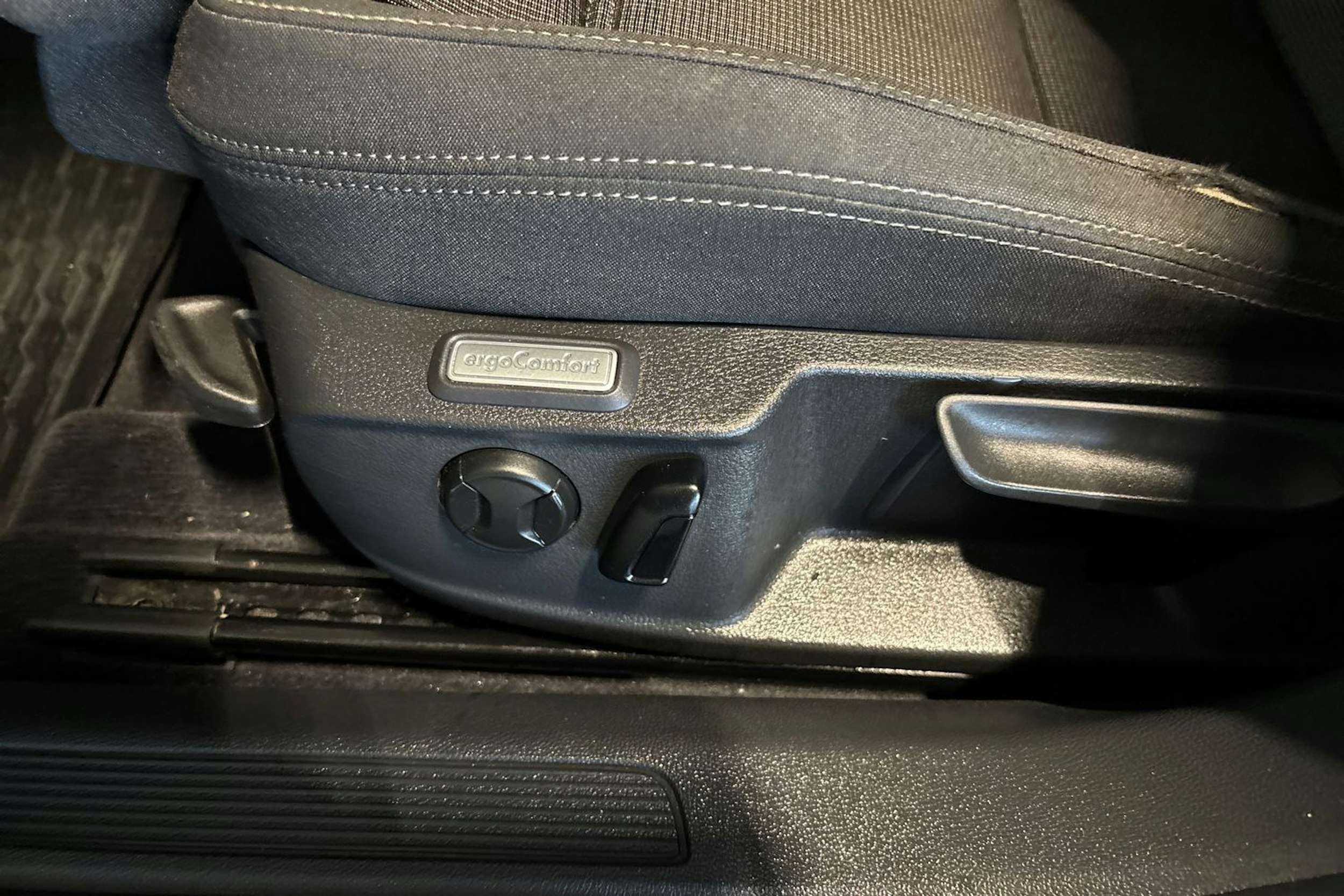 sininen Volkswagen Passat 2017 kuva 18.