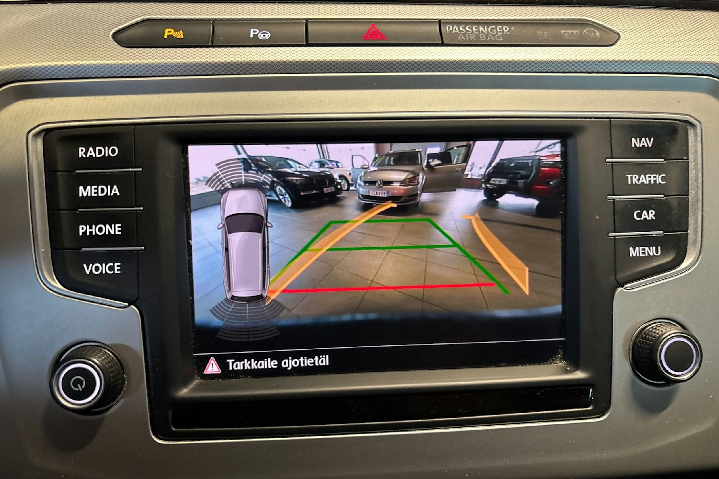 sininen Volkswagen Passat 2017 kuva 20.