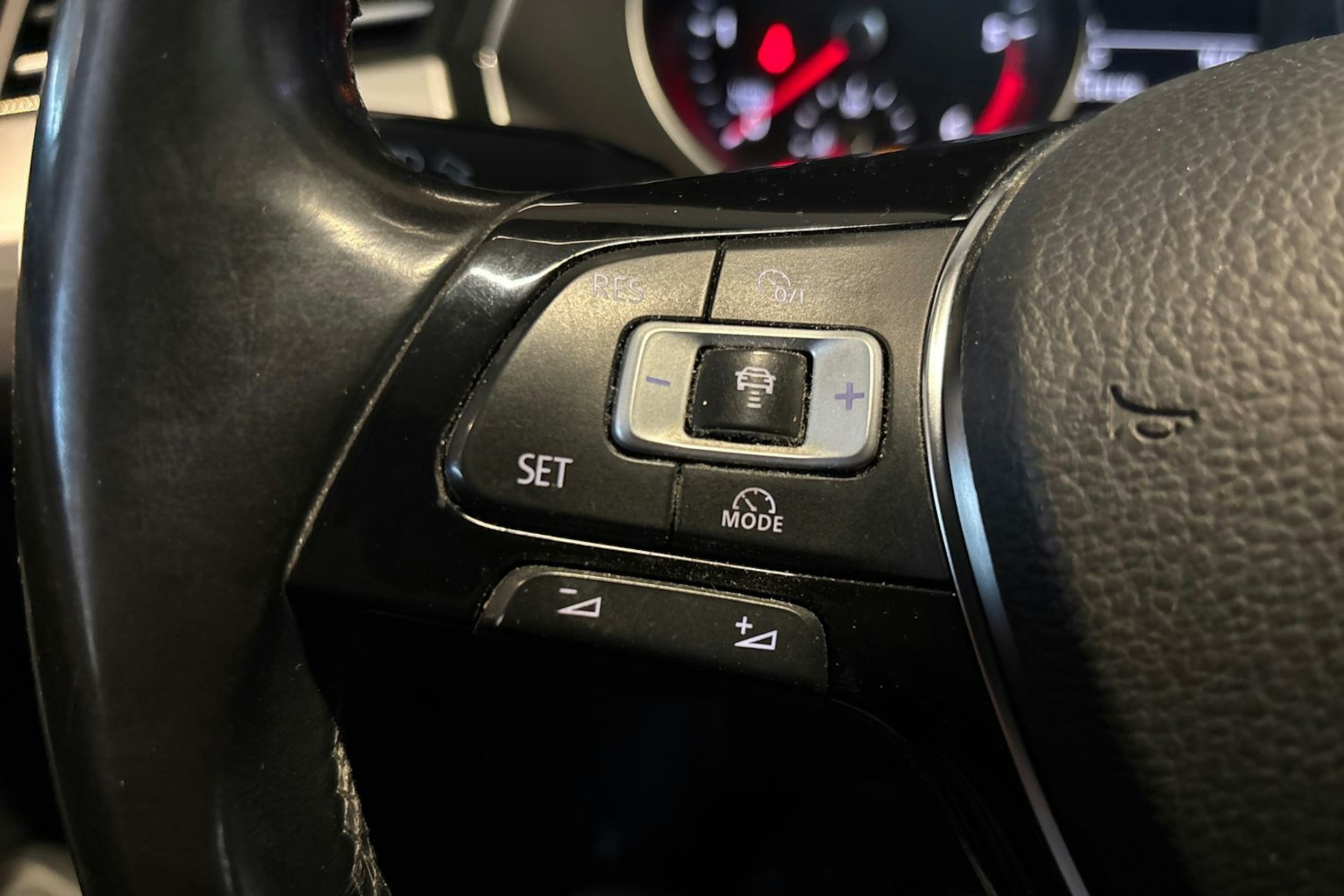 sininen Volkswagen Passat 2017 kuva 23.