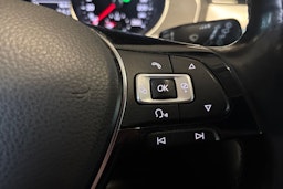 sininen Volkswagen Passat 2017 kuva 24.