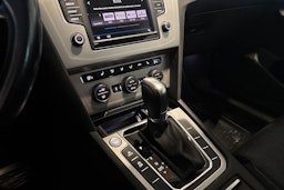 sininen Volkswagen Passat 2017 kuva 26.