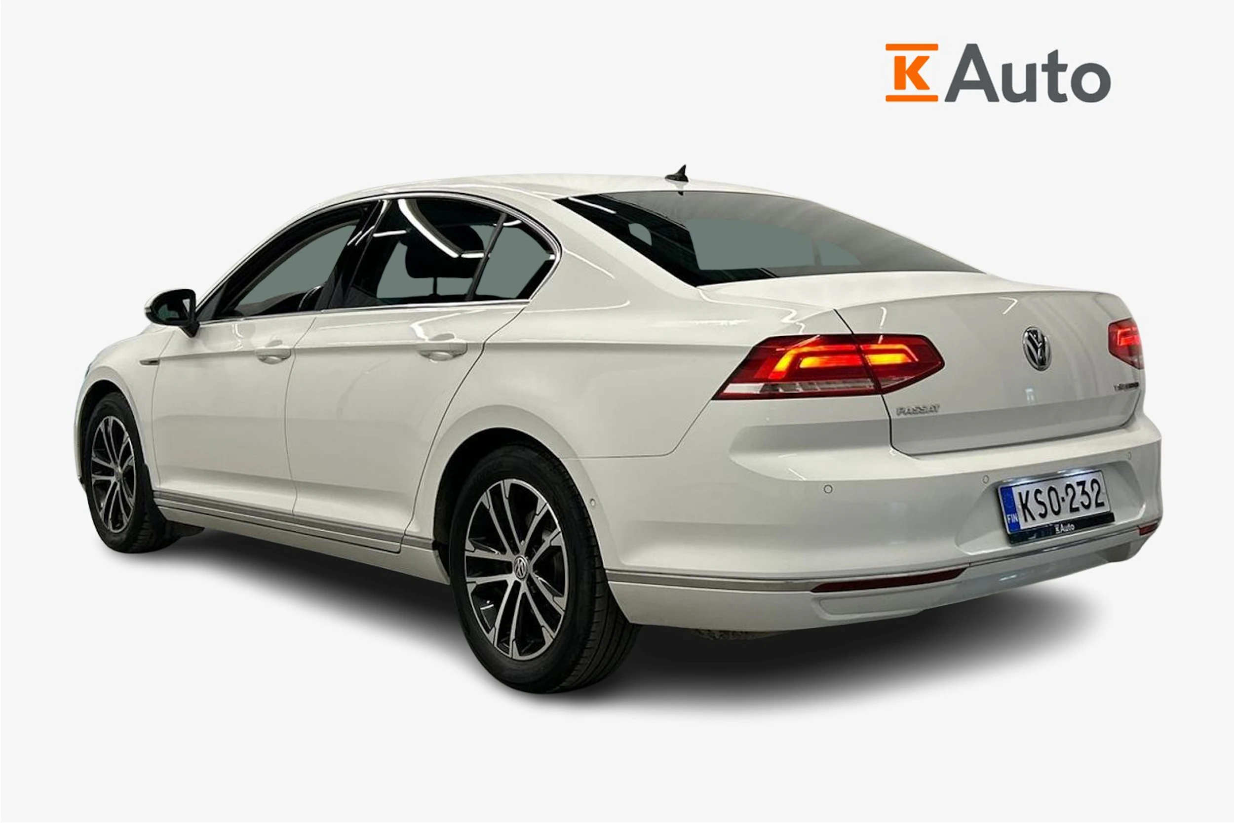 valkoinen Volkswagen Passat 2017 kuva 2.