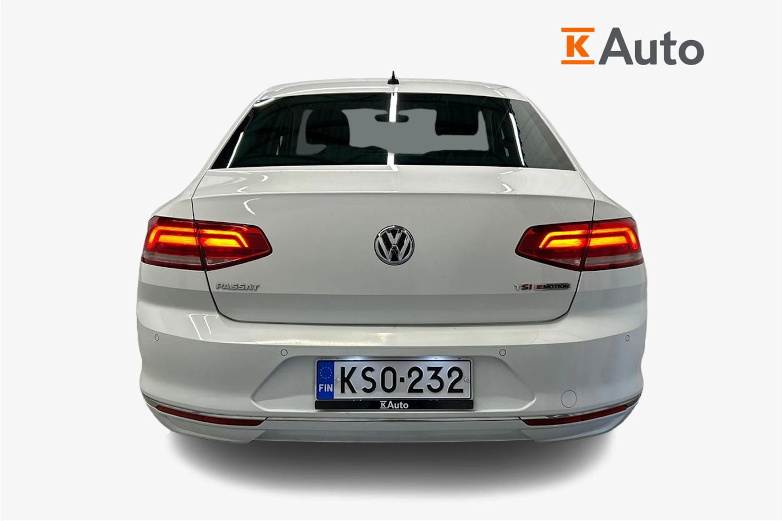 valkoinen Volkswagen Passat 2017 kuva 3.