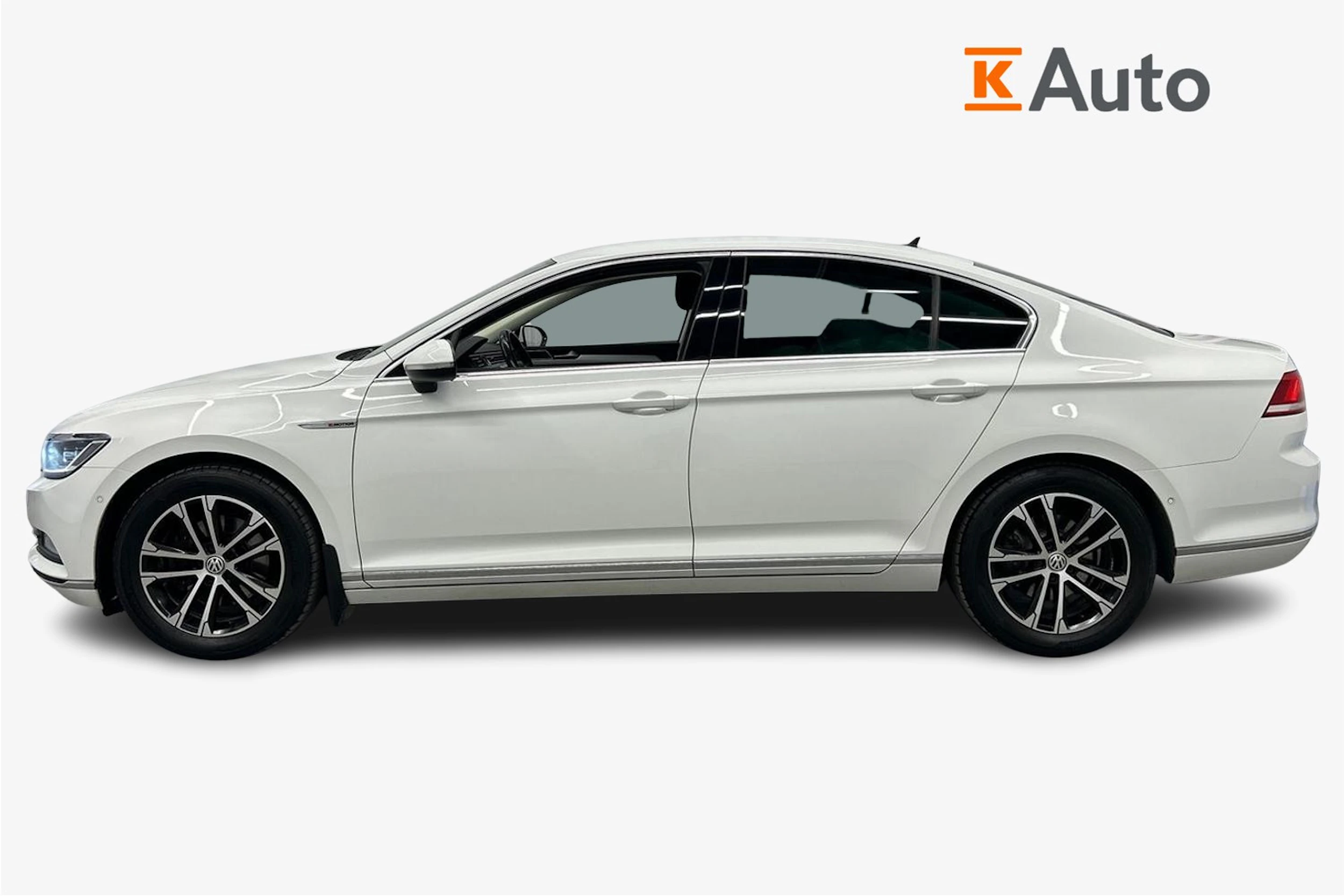 valkoinen Volkswagen Passat 2017 kuva 5.
