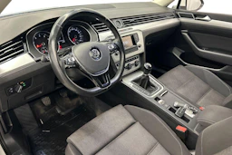 valkoinen Volkswagen Passat 2017 kuva 6.