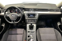 valkoinen Volkswagen Passat 2017 kuva 7.