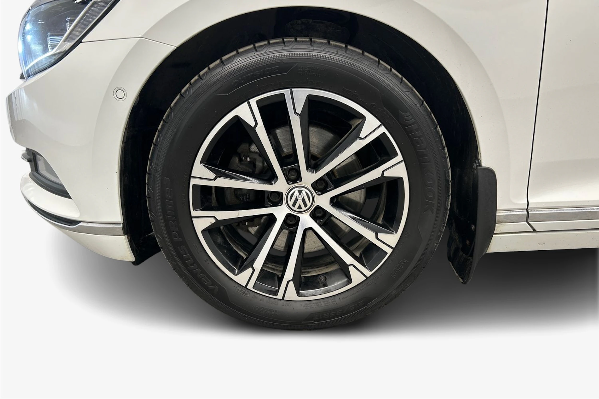 valkoinen Volkswagen Passat 2017 kuva 9.