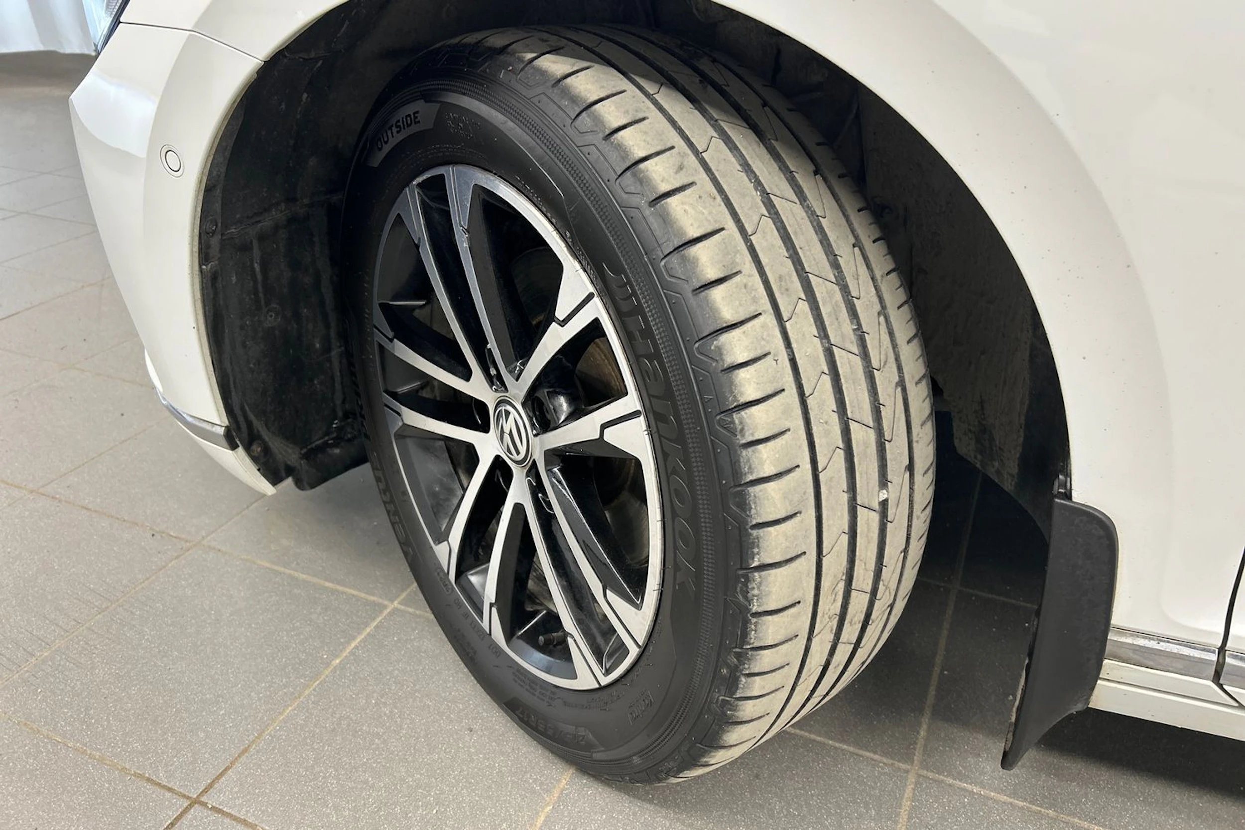 valkoinen Volkswagen Passat 2017 kuva 10.