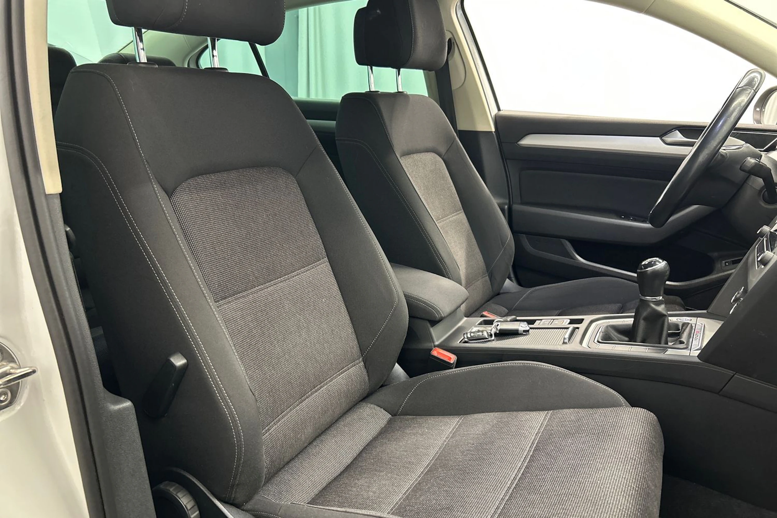 valkoinen Volkswagen Passat 2017 kuva 12.