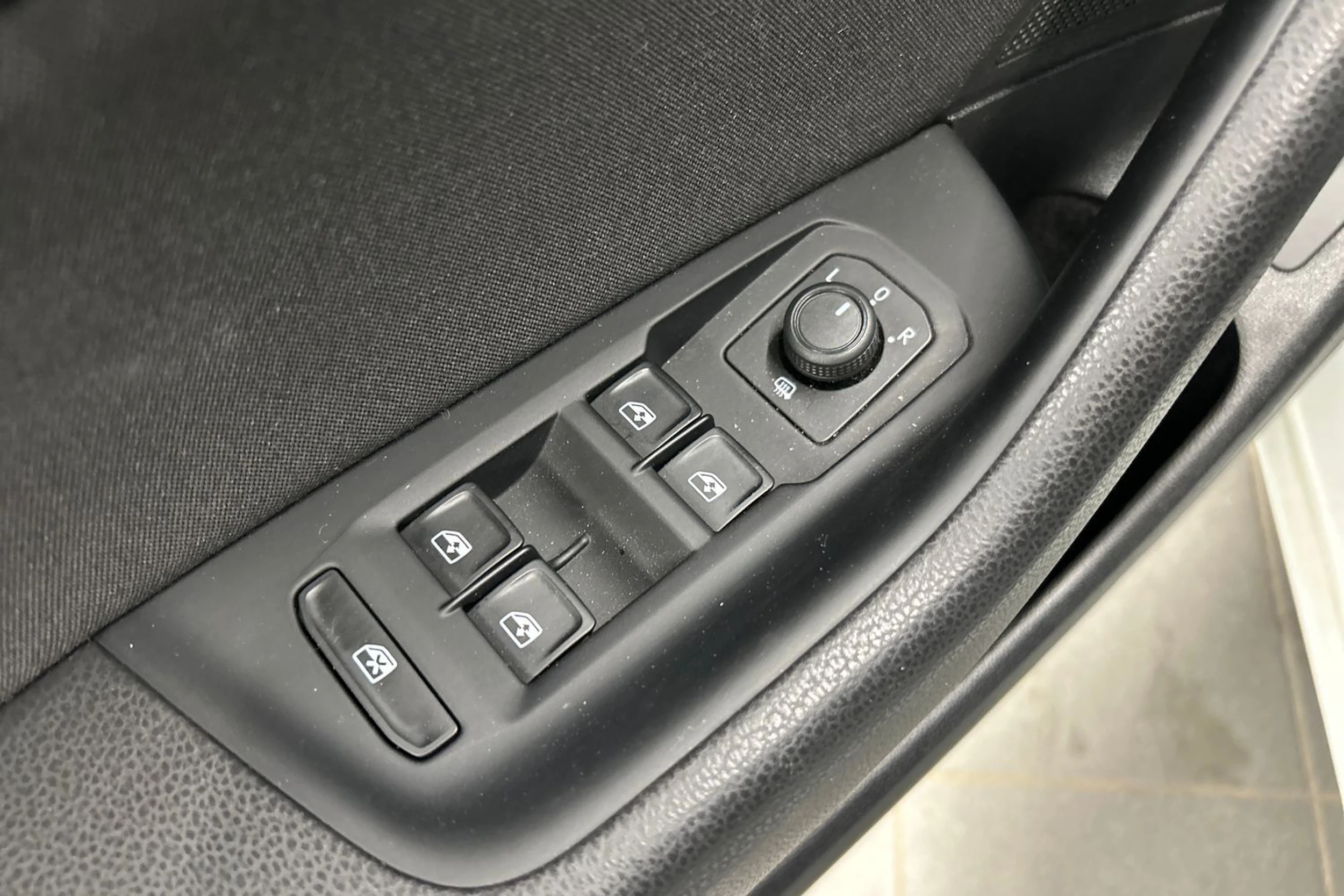 valkoinen Volkswagen Passat 2017 kuva 15.